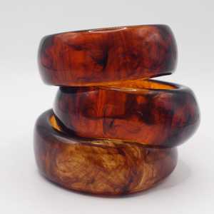 Brazaletes de Cuerno de Búfalo Hechos a Mano con Diseño Atractivo para Mujer, Accesorio de Joyería Natural Único y Moderno - Product Image 5