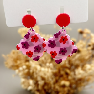 Pendientes de gota florales rosas Angelina con botones rojos de resina acrílica, joyería de fiesta para mujer - Product Image 2