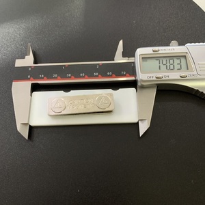 Chuyên sản xuất chi phí thấp rõ ràng Acrylic Tên Phù Hiệu với chân an toàn & móc từ - Product Image 3