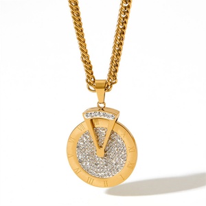 Collar con Colgante Redondo de Acero Inoxidable Chapado en Oro con Números Romanos y Zirconia, Diseño de Reloj Giratorio Triangular Estilo HipHop - Product Image 3