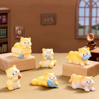 Maßgefertigte Freche Katze Niedliche Cartoon-Mikrolandschaft Modell Harz-Figur Spielzeug Kristallkugel Zubehör für Schreibtisch- und Autodekoration