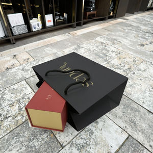 Bolsa de Papel Kraft Negra Mate de Lujo para Compras, Empaque Ecológico y Reciclable para Ropa de Boutique, Bolsa de Regalo al por Mayor - Product Image 2