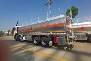 Camión Cisterna de Aleación de Aluminio con Tanque de Aceite Integrado de 25000L-50000L para Pedidos al por Mayor, Transportador de Tanques de Aceite - Product Image 4