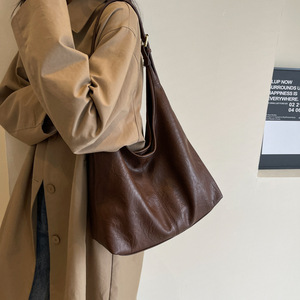 Nouveauté 2023 Sac à main en cuir PU souple de style coréen, grande capacité, facile à plier, pour femmes - Casual & Travail - Product Image 4