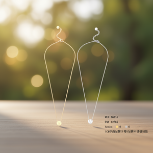 Collana con Ciondolo a Forma di Lettera V in Acciaio Inossidabile Angelina, Placcata in Oro, Gioiello Minimalista da Donna per Uso Quotidiano - Product Image 5