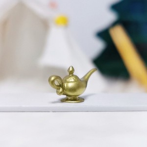 Miniature Lampe Magique d'Aladdin Mini Théière Dorée Ornement Micro Paysage Décoratif pour Accessoires de Maison de Poupées - Product Image 2