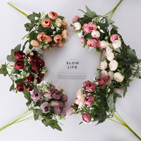 Buket Mawar dan Peony Buatan 15 Tangkai 31cm: Buket Kecil dengan Tunas sebagai Fokus Utama