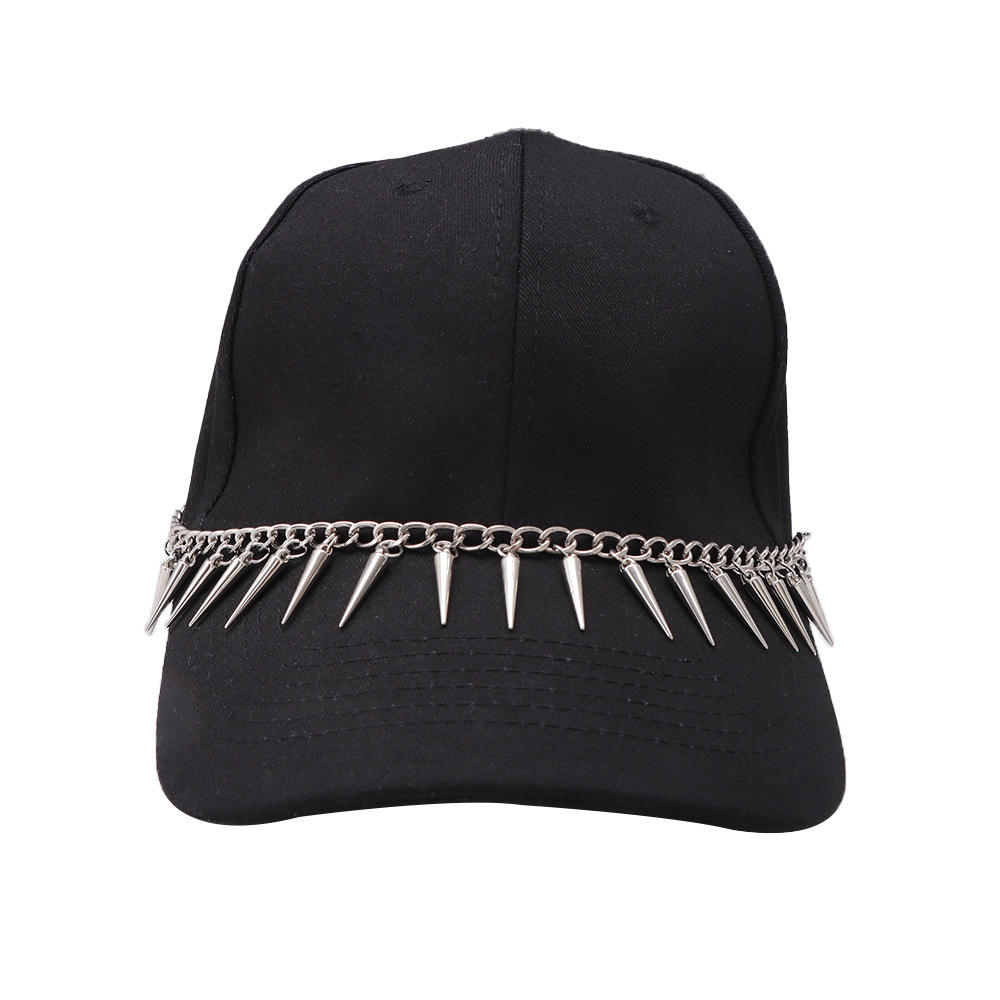 Cadena para sombrero con remaches y púas