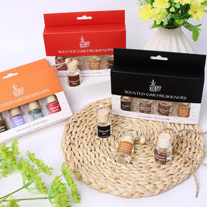 Deodorante per <span class=keywords><strong>Auto</strong></span> <span class=keywords><strong>in</strong></span> <span class=keywords><strong>Legno</strong></span> da Appendere Confezione Regalo 4 Pezzi Decorazione <span class=keywords><strong>Auto</strong></span> Fragranza a Lunga Durata Olio Essenziale Liquido Profumo per <span class=keywords><strong>Auto</strong></span> - Product Image 3