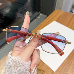 <b>Sunglasses</b> Wooden Temples <b>Square</b> <b>Frame</b> UV400 Women Fashionable Travel Style - Product Image 2