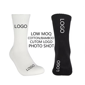 Chaussettes de sport de gymnastique athlétiques pour hommes personnalisables Chaussettes respirantes en coton transparent avec logo inférieur et logo personnalisé pour les jeunes - Product Image 3