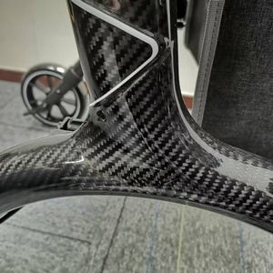 Andador Compacto de Fibra de Carbono con Manillares Ajustables y Bolsa de Compras - Product Image 3