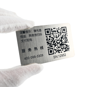 Étiquettes personnalisées à bas prix avec code QR gravé au laser, plaques signalétiques en métal aluminium pour tables <span class=keywords><strong>de</strong></span> restaurant et clubs - Product Image 3