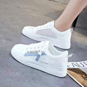 Sneakers Bianche con Logo Personalizzato, Stile Casual e Chunky per Donne - Product Image 3