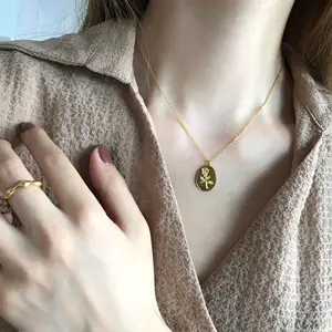 Gold Fashion Engraved Rose Flower Round Coin Pendant Necklace Stainless Steel Wearable For Bathing Rose Flower Disc Necklace