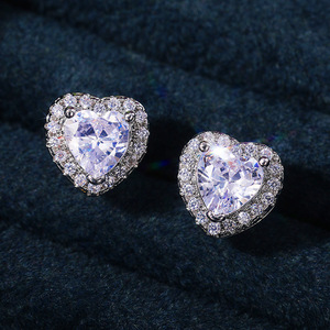 Orecchini a cuore classici da donna, accessori per l'orecchio alla moda per l'uso quotidiano - Product Image 1