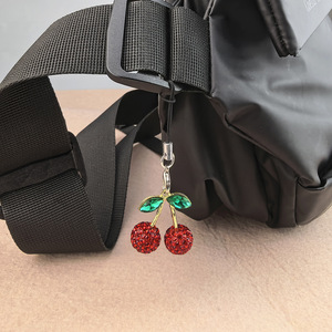 Llavero <span class=keywords><strong>de</strong></span> cadena <span class=keywords><strong>de</strong></span> teléfono <span class=keywords><strong>de</strong></span> cereza hecho a mano para mujer/niña, bonitos diamantes, fruta brillante, mochila <span class=keywords><strong>de</strong></span> aleación <span class=keywords><strong>de</strong></span> lujo, decoración llavero personalizado - Product Image 4