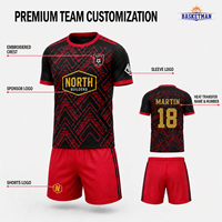 Maillot de football personnalisé 160 GSM respirant à séchage rapide, avec logo brodé et nom et numéro par transfert thermique pour équipes de club, OEM