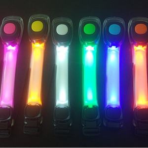 Accessoires <span class=keywords><strong>de</strong></span> fête en plastique tpu bracelets <span class=keywords><strong>de</strong></span> sécurité <span class=keywords><strong>de</strong></span> nuit bracelet lumineux à led bracelets colorés clignotants <span class=keywords><strong>concert</strong></span> sports <span class=keywords><strong>de</strong></span> plein air - Product Image 2