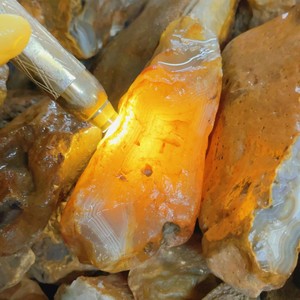 Agate naturelle torsadée, jadeite brute, matériau pour la sculpture de bijoux, spécimen de minerai - Product Image 4