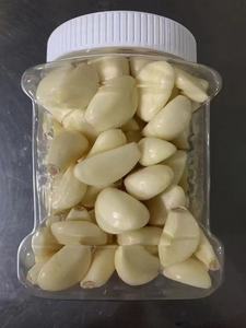Ail frais pelé en gousses dans un sac plastique sous vide - Product Image 4