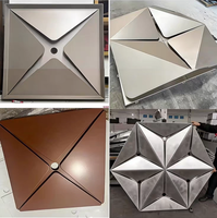 Grille de plafond carrée en aluminium moderne sur mesure OEM avec revêtement PVDF pour hôtels et projets de construction mondiaux