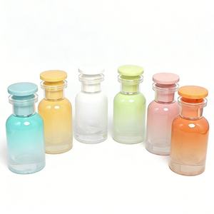 ขวดน้ำหอมแก้วแบบเติมได้ ขนาด 30 มล. รุ่น Luxury Gradient สีมาการอง พร้อมหัวฉีดสเปรย์ - Product Image 2