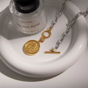 Collier pendentif pièce de monnaie rétro bicolore plaqué or 18 carats, finition double couleur, collier statement médaillon vintage romain grec - Product Image 5