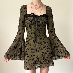 Robe courte vintage française à imprimé floral, col carré, avec dentelle, design froncé et taille à nouer, coupe trapèze pour femme - Product Image 1