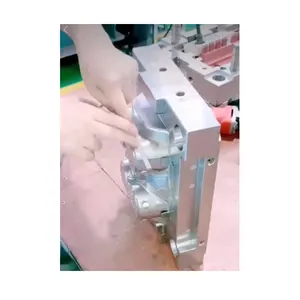 Plastic spuitgietmachine gebruikt produceren kantoor airconditioner plastic cooler body mould maken
