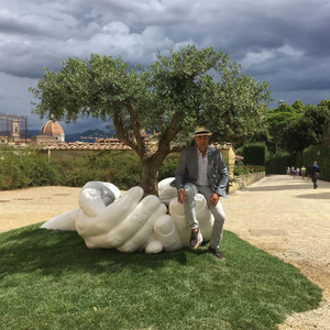 Custom Outdoor Garden Decoration Giant <strong>Hands</strong> Holding An Tree Sculpture Flowerpot For Sale - Product Image 2