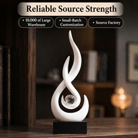 Sculpture moderne en résine blanche en forme de flamme avec boule de cristal de 3 cm, ornement abstrait pour table, salon, bureau ou étagère