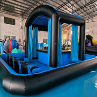 Île flottante géante gonflable personnalisée avec bar, canapé et auvent pare-soleil, plateforme aquatique pour adultes, idéale pour les fêtes estivales dans la piscine ou le jardin.