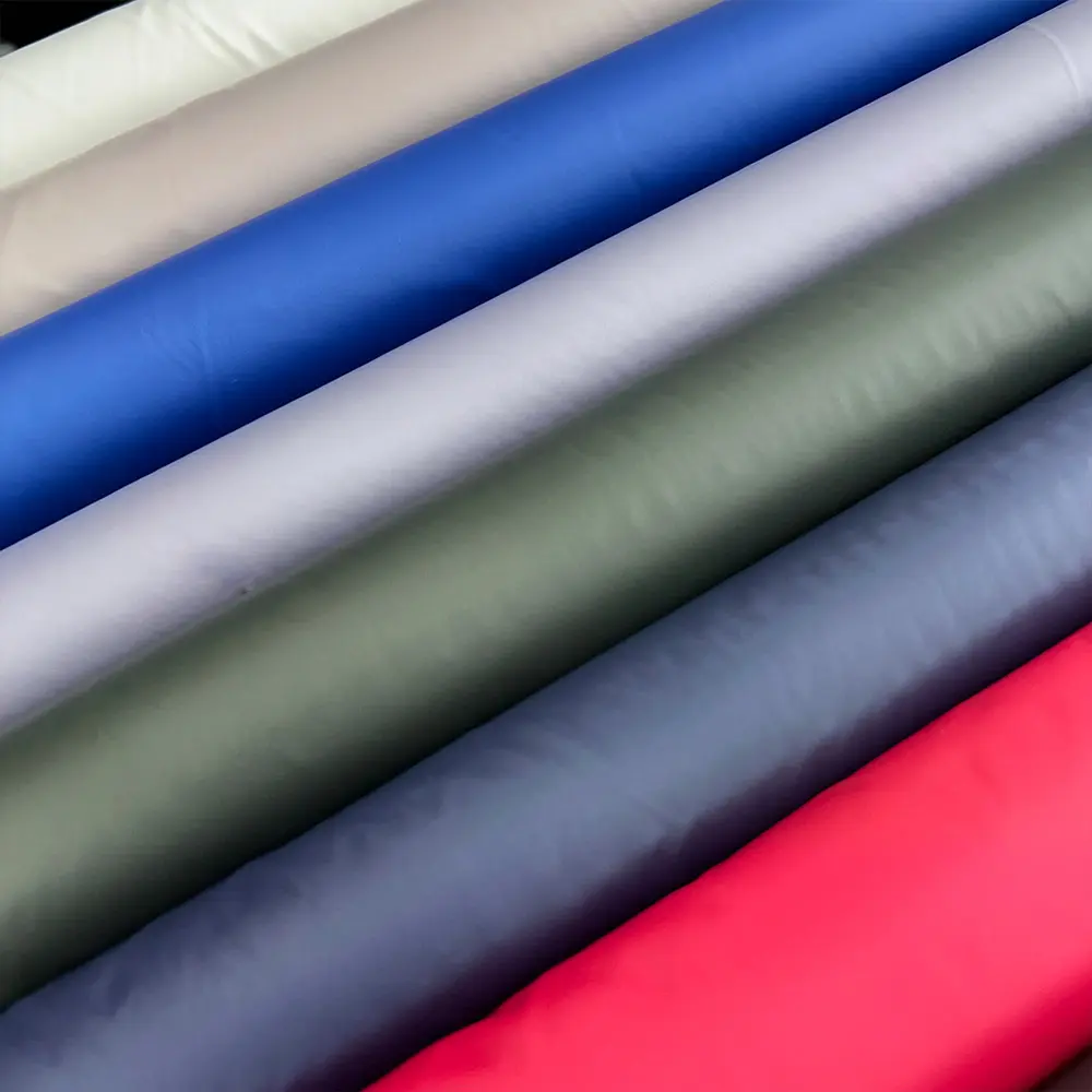 Pas cher prix personnalisé utilisé vêtements tissu 300T polyester taffetas tissu pour duvet manteau tissu