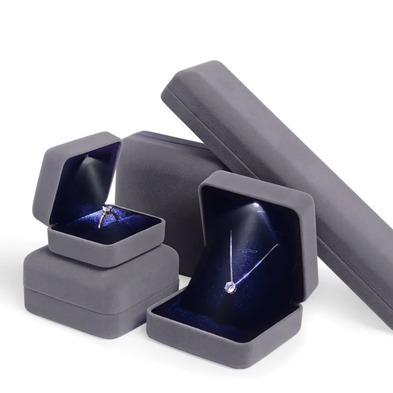 लक्जरी कस्टम अंगूठी जेड लटकन पैकिंग एलईडी प्रकाश चमड़े के गहने अंगूठी बॉक्स एलईडी प्रकाश गहने बॉक्स पैकेजिंग