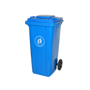 120 liter Movable large plastic refuse bin with cover in garden