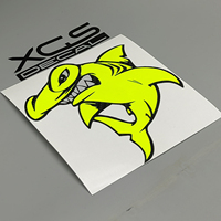 Pegatina de vinilo reflectante multicapa resistente al agua y a los rayos UV, calcomanía de tiburón sonriente satánico de dibujos animados troquelada de 12 cm para ventana de motocicleta