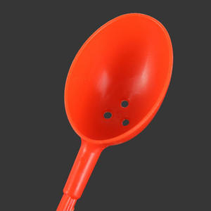 Cuchara de plástico azul para cebo, herramienta de pesca de 45 cm de largo para alimentar y lanzar, con diseño integrado para un uso fácil - Product Image 2