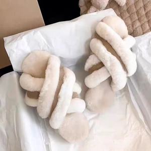 Chaussons d'extérieur chauds et doux à semelle épaisse et doublure en fourrure, conçus pour les bottes de neige d'hiver de haute qualité pour femmes. - Product Image 2