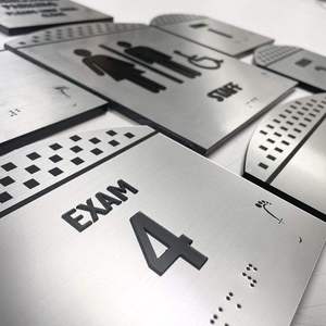 Señalización Táctil en Braille para Baños Accesibles para Discapacitados, Personalizada, <span class=keywords><strong>de</strong></span> Aluminio Cepillado, Impermeable, con Logotipo Personalizado - Product Image 1