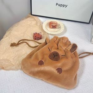 Hoge Kwaliteit Pluche Capibara Pluizige Trekkoord Make-Up Tas Met Schouderbanden Meisjes Schattige Cartoon Dier Capibara Make-Up Tas - Product Image 5