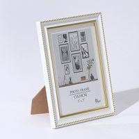 Vente en gros de meubles modernes sculptés de luxe en stock cadres photo blancs en MDF en bois doré pour photos moulures en bois