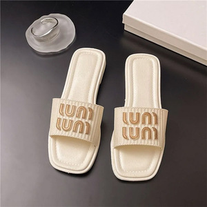 Fabrika doğrudan toptan kare ayak terlik kadın terlik düz tasarımcılar bayanlar için terlik - Product Image 2