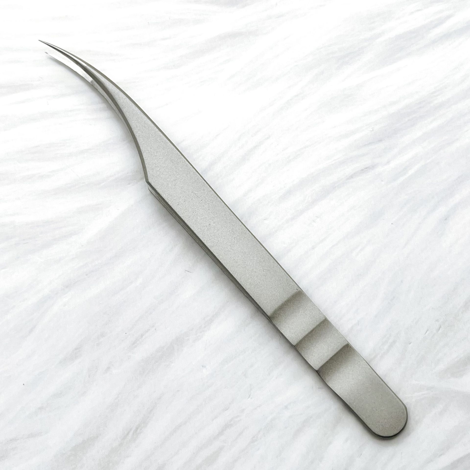 Chinese-style dolphin clip