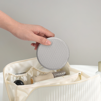 Miroir cosmétique portable circulaire pliable en métal avec cadre en cuir, lumière LED rechargeable, un seul côté, logo personnalisé