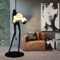 Lampadaire LED Art Déco Moderne Nordique Sculpture Humaine, Base E27, pour Décoration Intérieure & Hôtels, Design Personnage Tenant une Boule