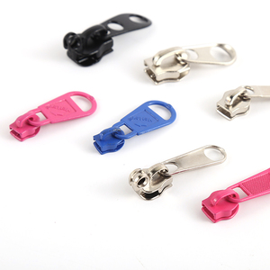 Design personnalisé personnalisé en relief nom Logo <span class=keywords><strong>fantaisie</strong></span> <span class=keywords><strong>fermeture</strong></span> <span class=keywords><strong>éclair</strong></span> tire <span class=keywords><strong>pour</strong></span> sac à main décoratif doux noir sac chaussures - Product Image 6