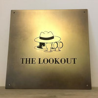Plaque murale en métal moderne sur mesure avec impression UV anti-décoloration, signalétique extérieure pour la décoration d'hôtels et de complexes hôteliers
