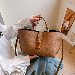 Sac fourre-tout de mode transfrontalier pour femme, grande capacité, pour les trajets quotidiens, haut de gamme, de niche, portable, bandoulière, en PU, avec coutures - Product Image 2