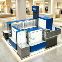 Kiosco Moderno para Exhibición de Celulares en Centros Comerciales, Mostrador de Vidrio y Madera con Iluminación LED para Accesorios de Telefonía